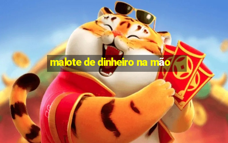 malote de dinheiro na mão